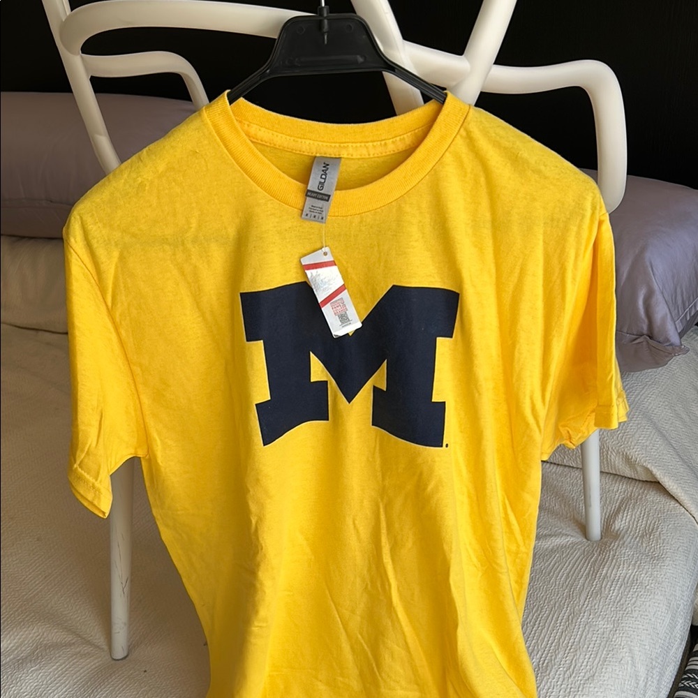 University of Michigan Yellow T-Shirt with Navy M